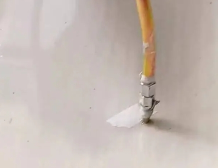 东安瓷砖空鼓维修公司专业解答在瓷砖铺贴过程中，如果使用的砂料过粗（如全部使用了粗砂），可能会导致以下问题