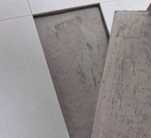 东安瓷砖空鼓维修公司分享瓷砖铺贴时如果打浆（即涂抹在瓷砖背面和基层上的砂浆或瓷砖胶）过少，会带来以下问题